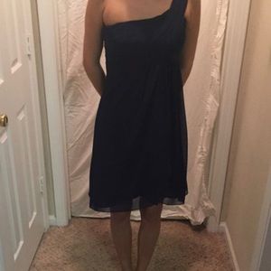 Pretty navy blue dress!